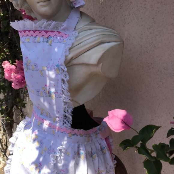 Full Sized Bunnies and chicks Apron - Picture 2 of 4